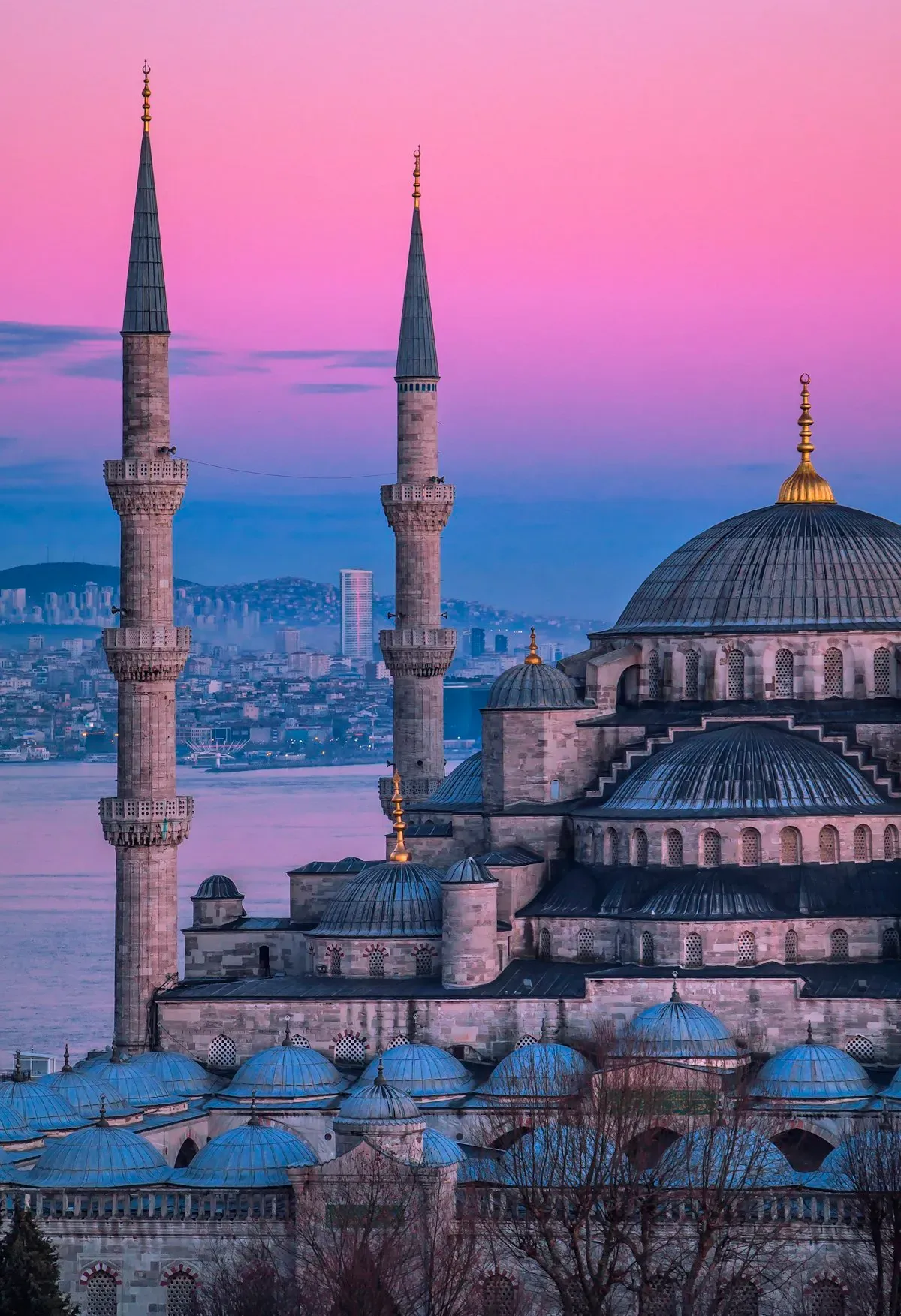 The Blue Mosque and skyline of Istanbul at dusk